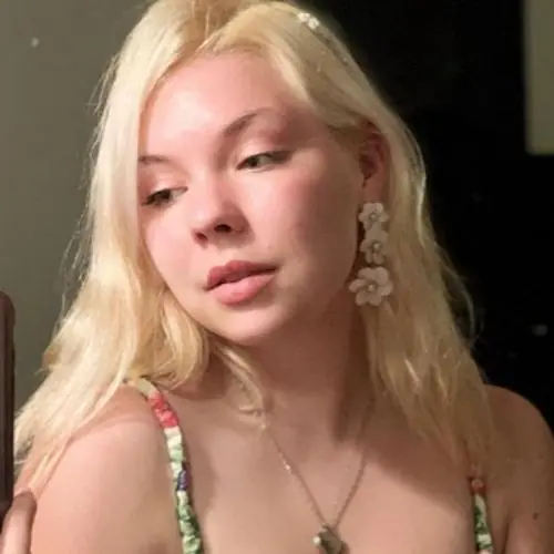 blondesxstuck76 image 2